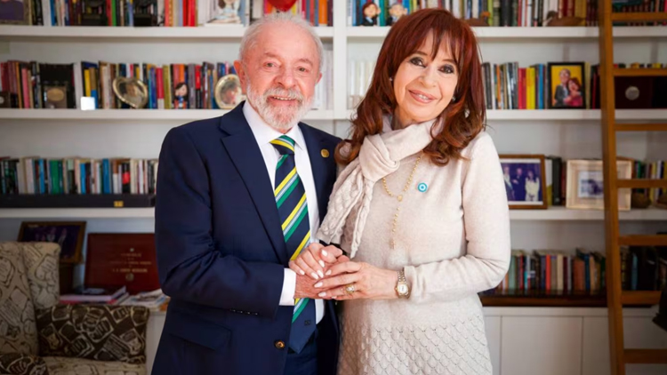 POLÍTICA: Tras la visita de Lula, Cristina Kirchner tuiteó desde su prisión domiciliaria – “Él también fue perseguido”