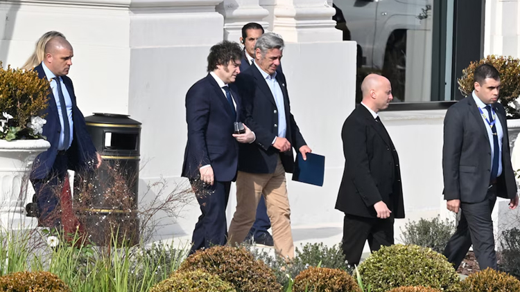 ECONOMÍA: Retenciones – El Gobierno evalúa una rebaja para la carne y el campo espera una señal para los grano