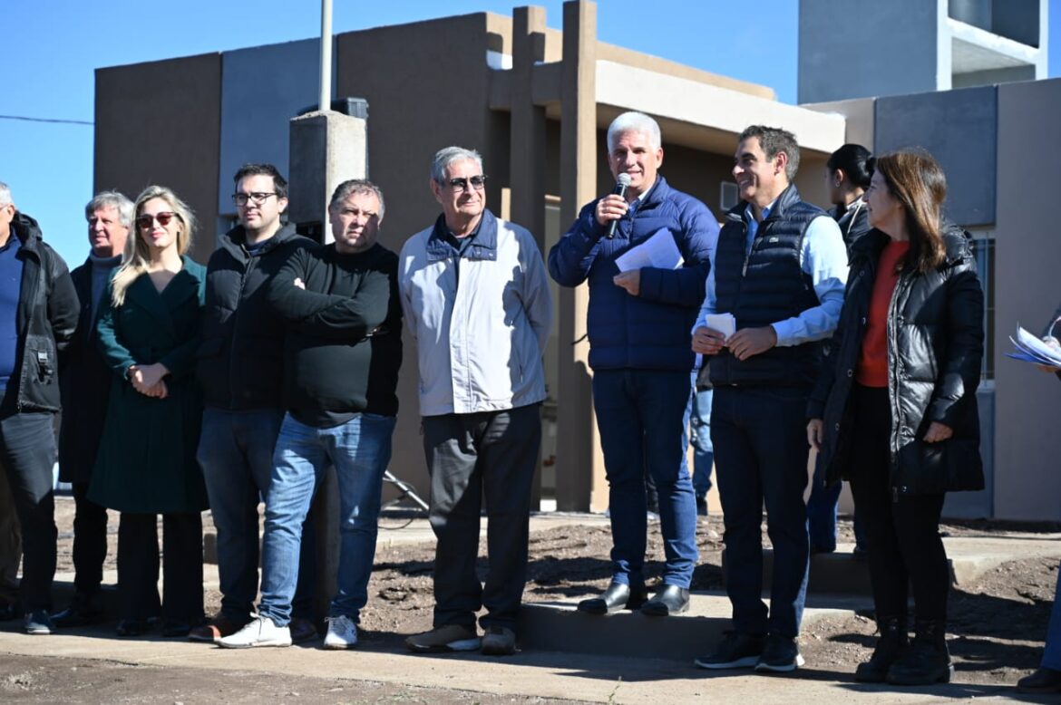 Poggi y 800 familias de San Luis hicieron la última visita de obra de sus viviendas
