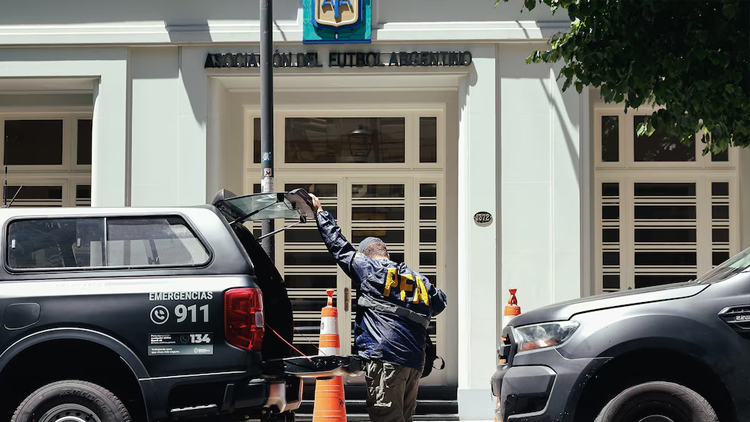 DEPORTES: A través de un nuevo comunicado, la AFA justificó el 30% de comisión que recibía la empresa de Faroni por acuerdos en el exterior