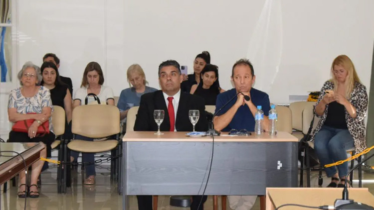 SENTENCIA JURY: El jurado de enjuiciamiento declaró no culpable al Dr. Santiago Ortiz