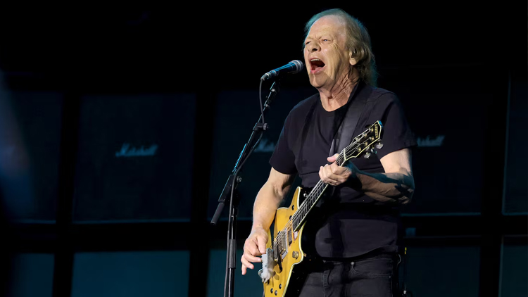 El guitarrista de AC/DC Stevie Young está internado en Buenos Aires