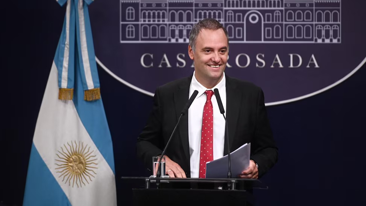 JUDICIALES: El vuelo de Adorni a Punta del Este: el broker que vendió el pasaje de vuelta declaró que pagó Marcelo Grandío