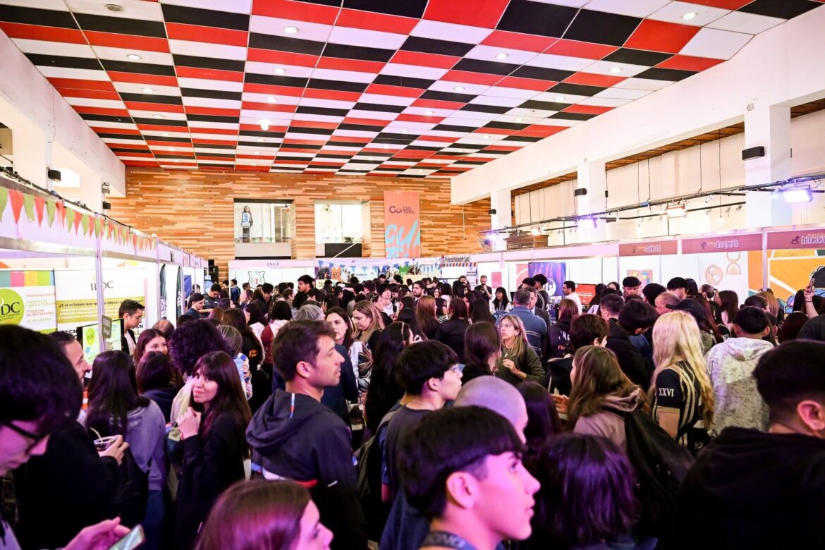 Miles de jóvenes ya le echan un vistazo a sus posibilidades en la “6ª  Expo al Futuro”