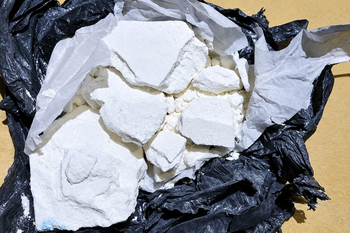 Prisión domiciliaria para una jubilada y cárcel para otras tres personas: tenían cocaína valuada en $36 millones