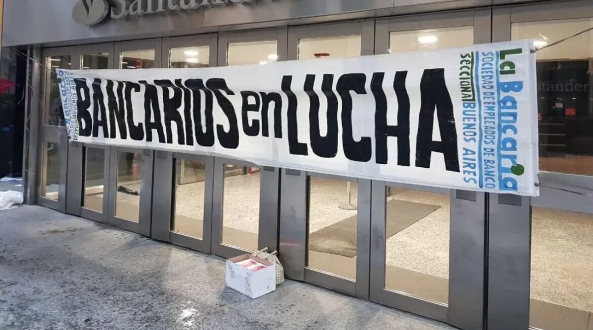 Bancarios lograron un nuevo aumento y el básico ya supera los $2,5 millones