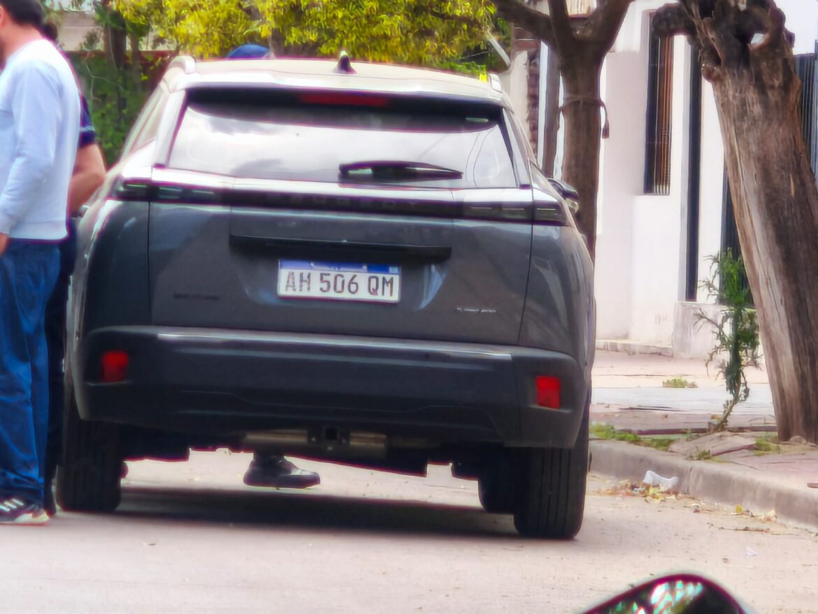 Gracias a una cámara de “fotomulta”, ubicaron al conductor prófugo por atropellar a un joven