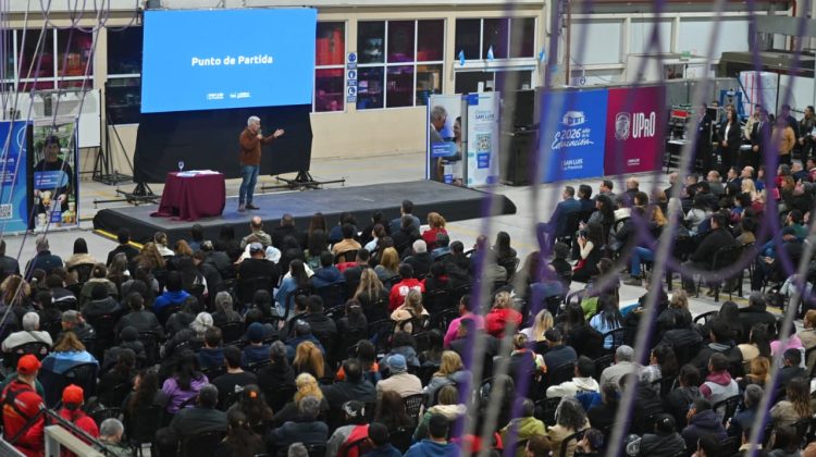 El gobernador anunció que darán becas de $250 mil para los emprendedores sin ingresos